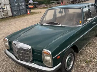 Klassisk Mercedes-Benz 220 (W115) – 1973