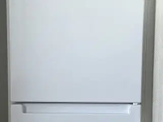 Næsten nyt Indesit køle-/fryseskab 