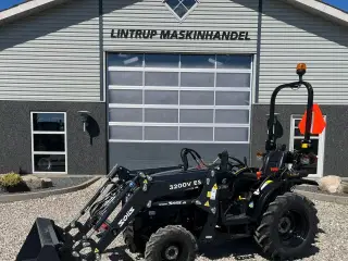 Solis S26 6+2 gearmaskine Limited Edition i sort med brede hjul og Fuldhydraulisk frontlæsser