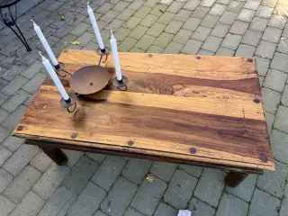 Sofabord i råt træ