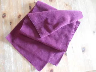 Tørklæder Små og Store. Sixpence Kasket.