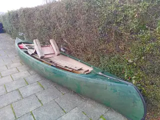 Stor kano til en familie på 4 skal væk nu