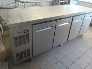 Kølebord ELECTROLUX R290 0.065 kg.