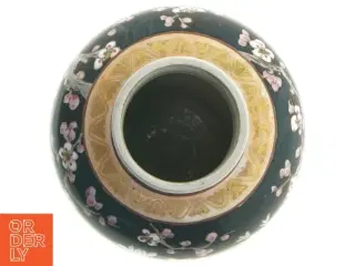 Malet vase med motiv (str. 22 cm)