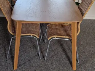 TILBUD spisebord med 4 stole