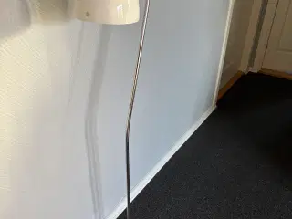 Standerlampe med glasskærm