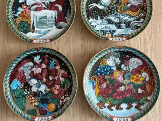 4 Bing & Grøndahl Santa Claus Collection platter