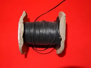 Snøre læder look PVC ca. 2x1 mm