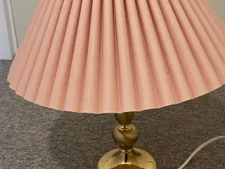 Lampe med skærm