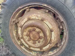 MF 100 serie 32" baghjul/fælge købes