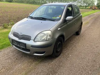 toyota yaris 1,0 årg 2004 5 dørs m træk