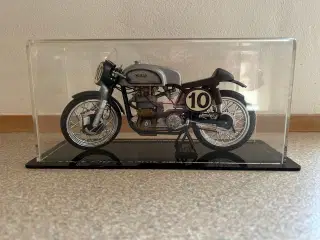 Model motorcykel Norton