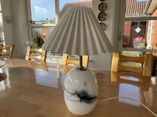 Holmegaard Sakura bordlampe. Mundblæst opalglas