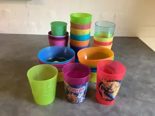 Plastik kopper og skåle for børn