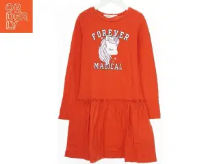 Rød kjole med enhjørning print fra H&M (str. 140)