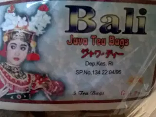 Træskærerdåser med kaffe og te