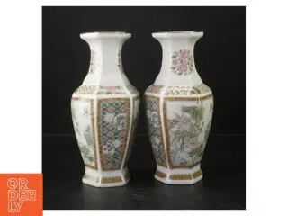Porcelænsvaser med blomstermotiver (str. 21 cm)