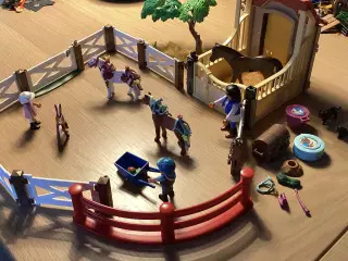 Lidt fra en rideskole i Playmobil