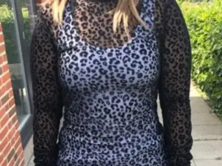 Gennemsigtig leopard trøje, Pieces