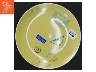 Kunstnerisk porcelænstallerken fra Gyrr Og Gæster (str. 24 cm i diameter)