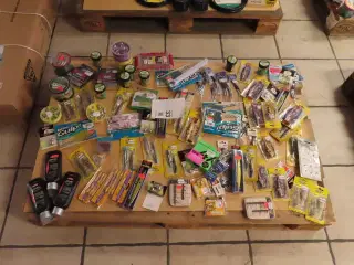 Palle med diverse fiskeudstyr