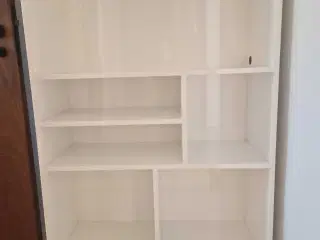 Praktisk, meget anvendelig og flot reol