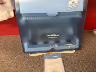 enMotion papirhåndklæde dispenser
