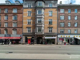 Rumligt kontor med sans for detaljen midt på Nørrebrogade