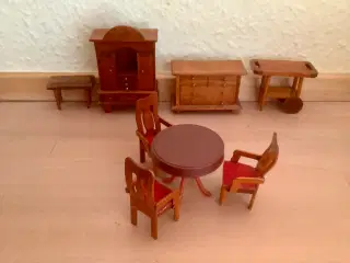 Dukkehus møbler ældre træ møbler.