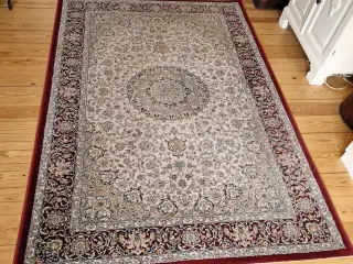 Pænt Wilton tæppe med orientalske mønster.