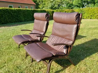 Klassisk lænestol. Har 2 stks.