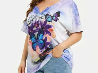 T-shirt. Med fancy sommerfugle motiv  / M-L