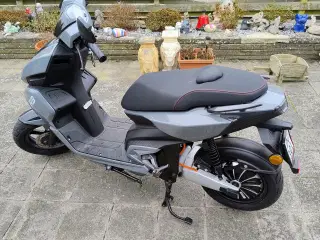 El scooter VGA R3 UG45A