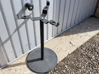Cobb grill stander