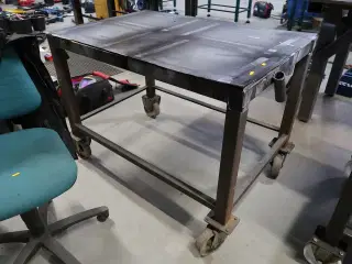 Arbejdsbord på hjul