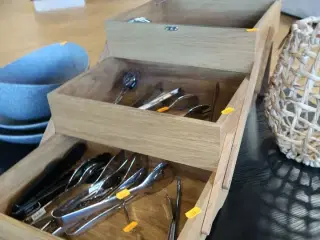 Bestikkasse uden indhold