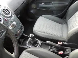 Opel Corsa 1,4 Cosmo benzin