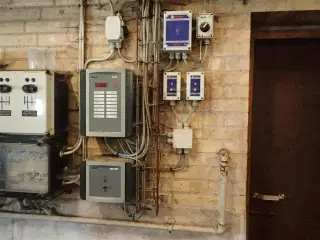 - - - Ventilationsstyring, Farmcontrol, 2 sæt,