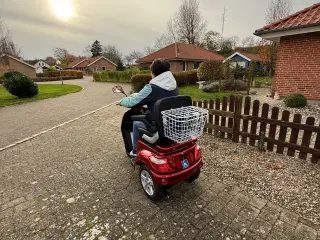 ny 3-hjulet seniorscooter sælges