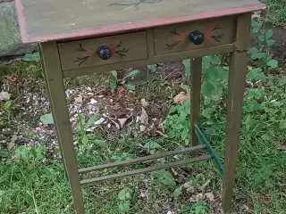 Antikt tobaksbord.