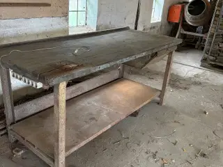 Værkstedsbord sælges