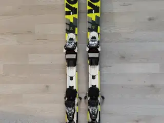 Völkl Racetiger SC Black UVO Ski med VMotion