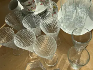 Servicesæt + en masse glas