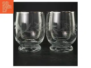 To store glas/lanterner med slebet mønster og sølvkant (str. Ø. 14 cm. længde. 18 cm)