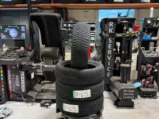 Nye goodride helårsdæk 215/55 18