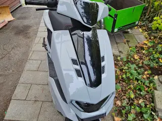 NÆSTEN NY R3 EL-SCOOTER