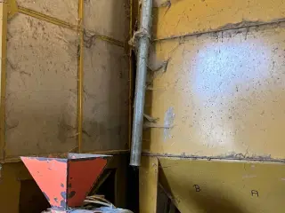 - - - - - - indendørs siloer