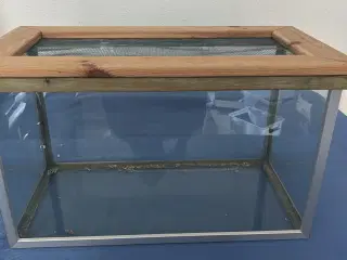 aquarium / terrarium / bur