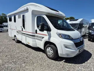 2017 - Adria Matrix Axess 670 SL   solcelle.batteri.markise.hæve/sænke cykelstativ på el.5 selepladser.helårsdæk.