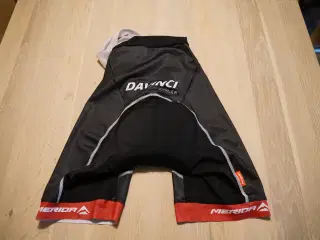 Merida bib shorts L